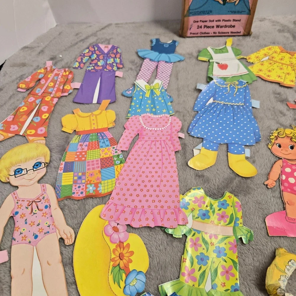 Vintage 1974 Whitman Mrs Beasley Paper Doll Family Affair 24 Piece Wardrobe Box